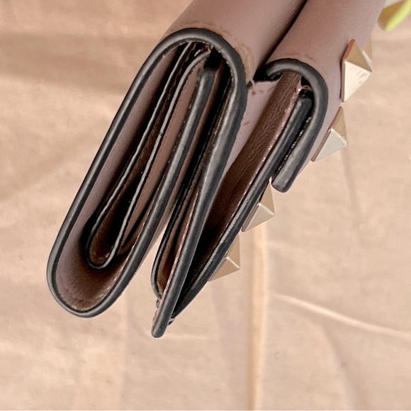 EUC VALENTINO GARAVANI Gold Rockstud Front Flap Mini Trifold Pale Pink Wallet - Picture 13 of 14